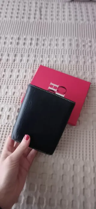 Cartera Carolina Herrera CH Negra y Dorada