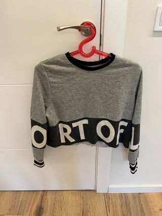 Sudadera corta niña gris con letras