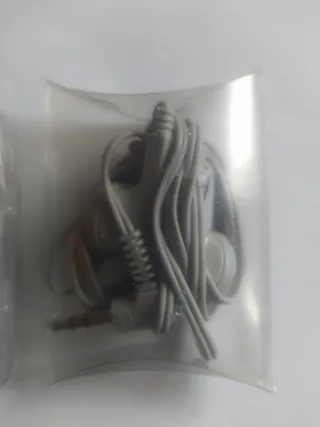 2 Auriculares con cable conector jack grises funda