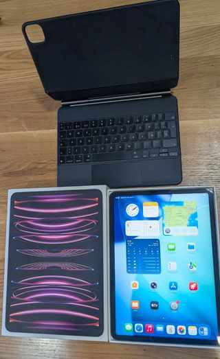 iPad Pro 11 M2 256GB + Magic Keyboard