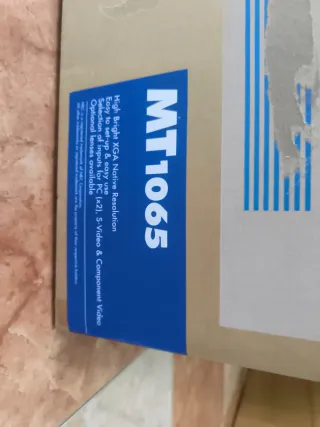 Proyector NEC MT1065 sin usar