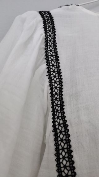Camisa blanca con bordados negros Zara S 36 Blusa
