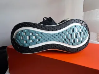 Zapatillas Nike Vomero Plus Negra/Verde NUEVAS