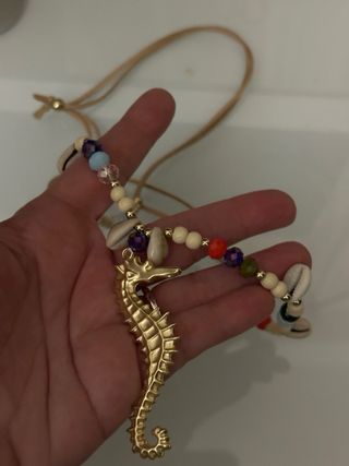 Collar con colgante de caballito de mar