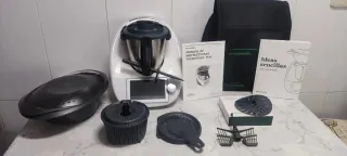 Thermomix TM6 con todo los accesorios más regalos