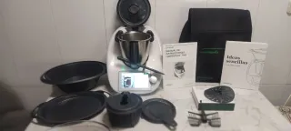 Thermomix TM6 con todo los accesorios más regalos