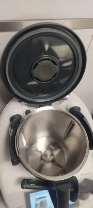 Thermomix TM6 con todo los accesorios más regalos