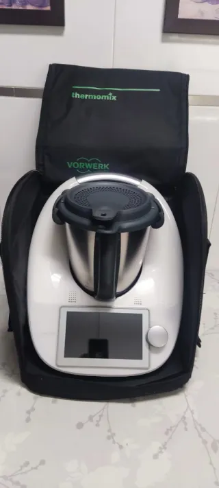Thermomix TM6 con todo los accesorios más regalos