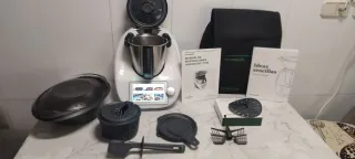 Thermomix TM6 con todo los accesorios más regalos