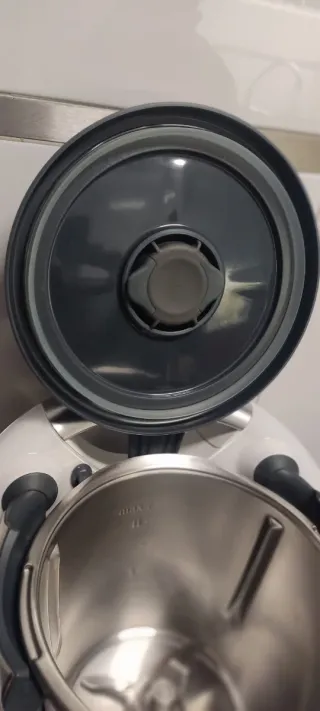 Thermomix TM6 con todo los accesorios más regalos