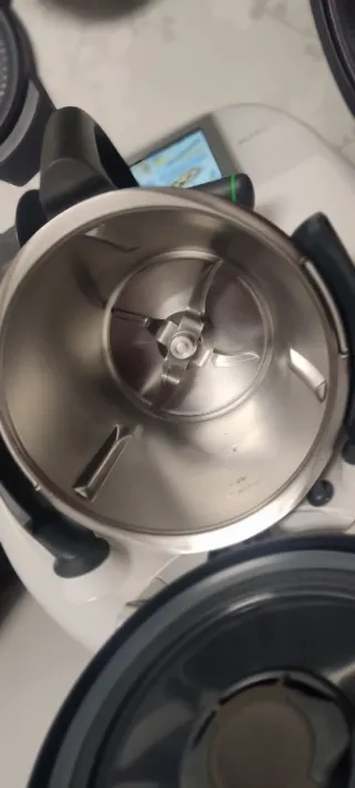 Thermomix TM6 con todo los accesorios más regalos