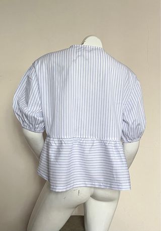 Camisa de rayas con lazos azules