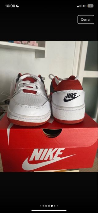 Zapatillas Nike Blancas y Rojas