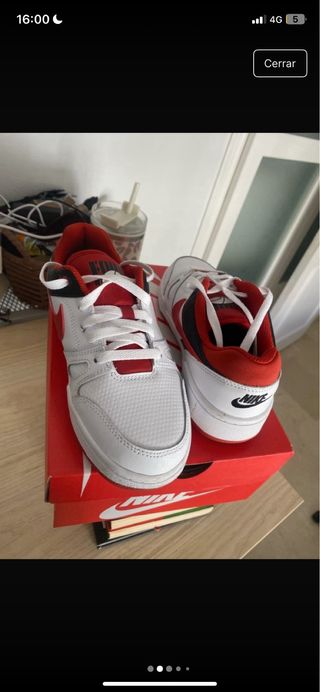 Zapatillas Nike Blancas y Rojas