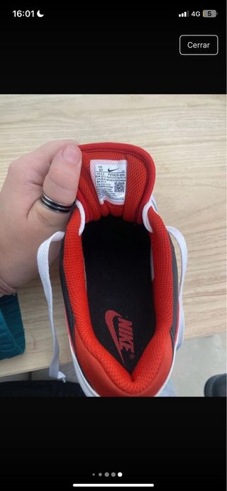 Zapatillas Nike Blancas y Rojas