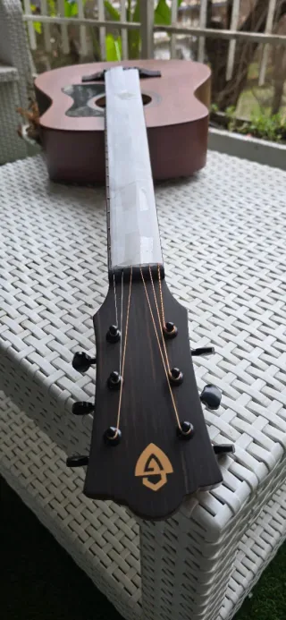 Guitarra Acústica Guild Traveler