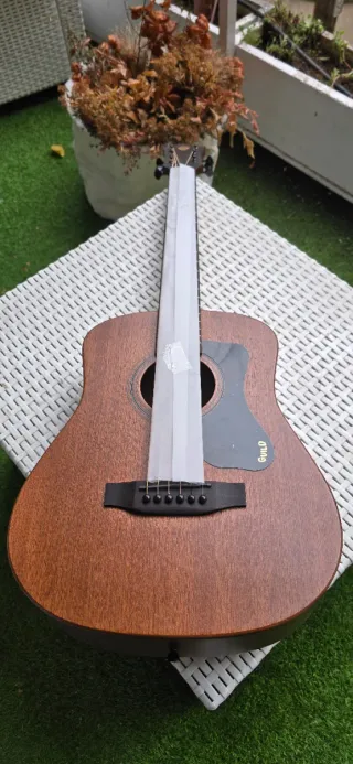 Guitarra Acústica Guild Traveler