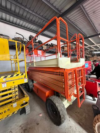 PLATAFORMA ELEVADORA DE TIJERA