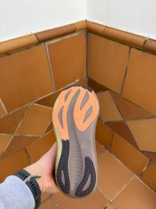 Asics Gel Nimbus 27 Marrón/Dorado