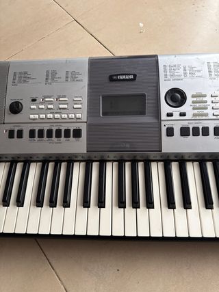 Teclado Yamaha E413