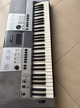 Teclado Yamaha E413