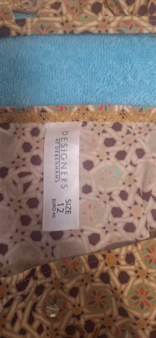 Bikini multicolor con detalles dorados