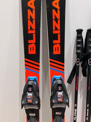 Esquís Blizzard SRC con fijaciones y bastones