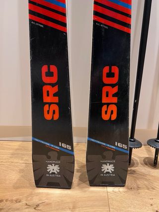 Esquís Blizzard SRC con fijaciones y bastones