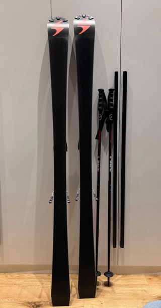 Esquís Blizzard SRC con fijaciones y bastones