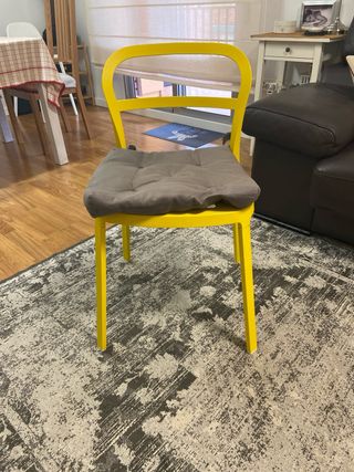 Silla de metal amarilla moderna + cojín de regalo