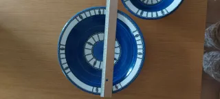 Piatti decorativi blu e bianchi