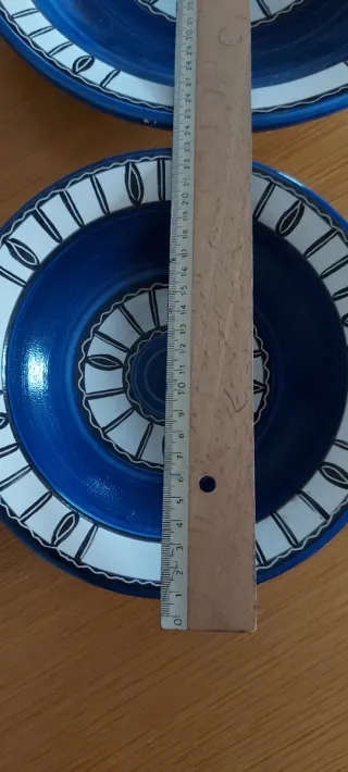 Piatti decorativi blu e bianchi