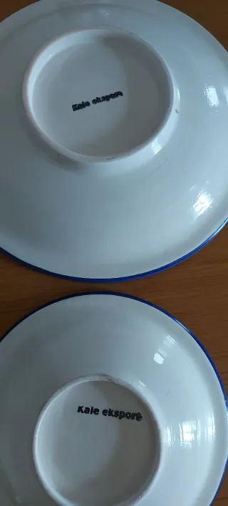 Piatti decorativi blu e bianchi