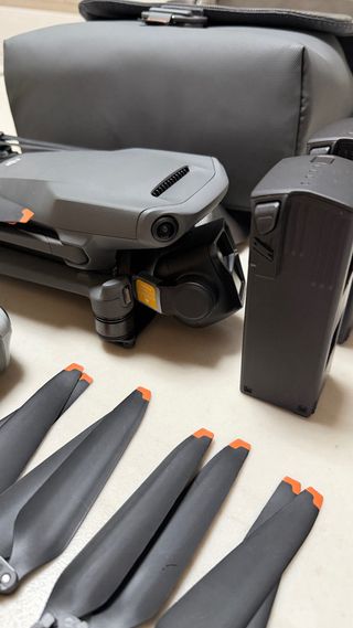 DJI Mavic 3 Pro combo  - Nuevo, sin vuelos