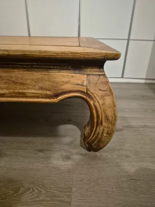 Mesa de centro colonial de madera