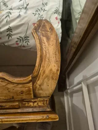 Mesa de centro colonial de madera