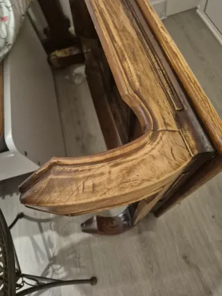 Mesa de centro colonial de madera