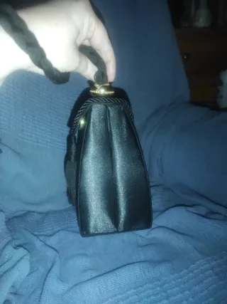 Bolso de fiesta raso negro con borla