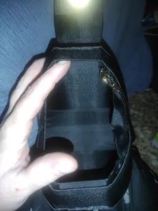 Bolso de fiesta raso negro con borla