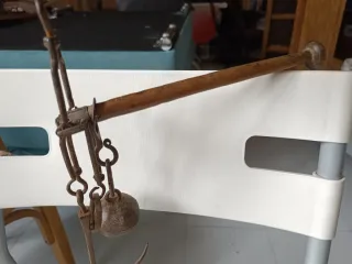 Balanza romana antigua madera