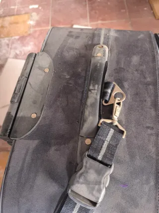 Maletas de viaje (negras y grises). No negociable.