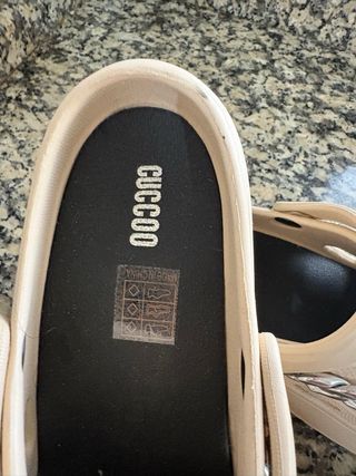 Crocs Beige Talla 38/39 con Cadena y Abalorios