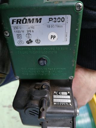 Flejadora Eléctrica Fromm P300