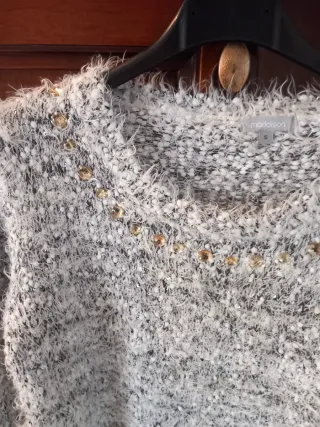 Maglioncino donna peloso con perline