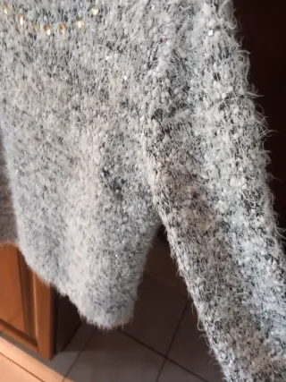 Maglioncino donna peloso con perline