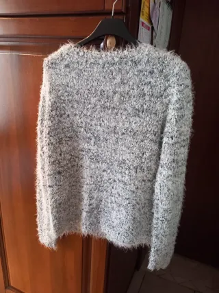 Maglioncino donna peloso con perline