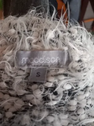 Maglioncino donna peloso con perline