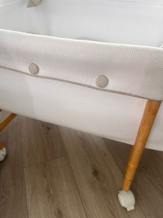 Cuna de caña de bambú