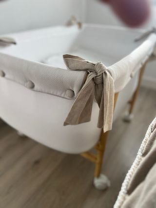 Cuna de caña de bambú