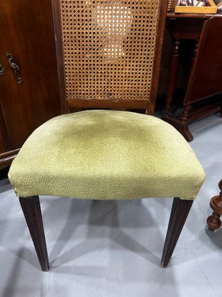 Pareja de sillas con Respaldo de Rejilla